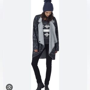 Burton Oversize Carmi Cardi Poncho Jacket